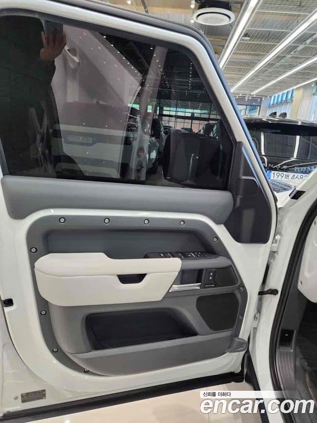 Land Rover Defender (L663) 110 D250 X-Dynamic SE, 2025 10