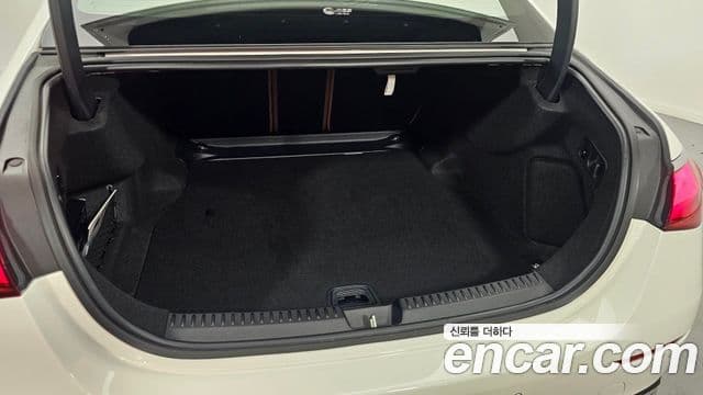 Mercedes-Benz E-класс W214, 2025 14