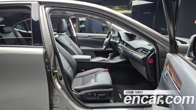 Lexus New ES300h XV60, 2016 11