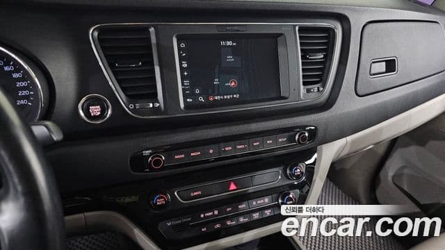 Kia The / новый New Carnival Luxury, 2020 16