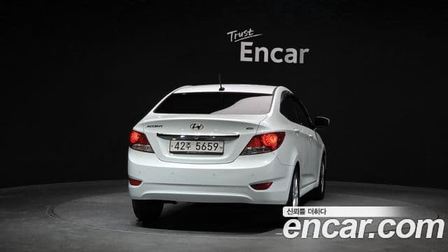 Hyundai Accent(новый кузов / новое поколение) 1.6 GDI top, 2011 4