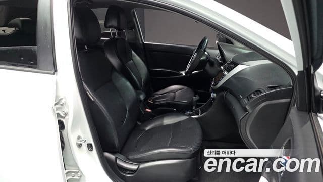 Hyundai Accent(новый кузов / новое поколение) 1.6 GDI top, 2011 10