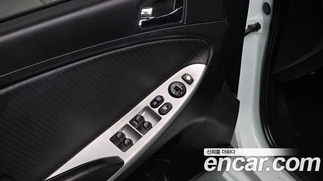 Hyundai Accent(новый кузов / новое поколение) 1.6 GDI top, 2011 17