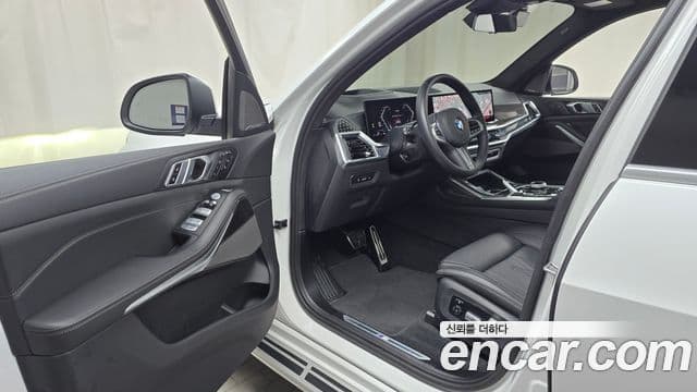 BMW X7 (G07) xDrive 40i M Sport 6인승, 2025 10
