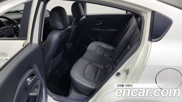 Kia All New Pride Luxury, 2013 11