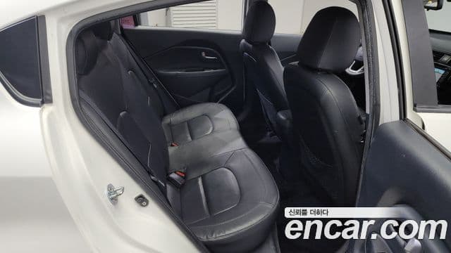 Kia All New Pride Luxury, 2013 12