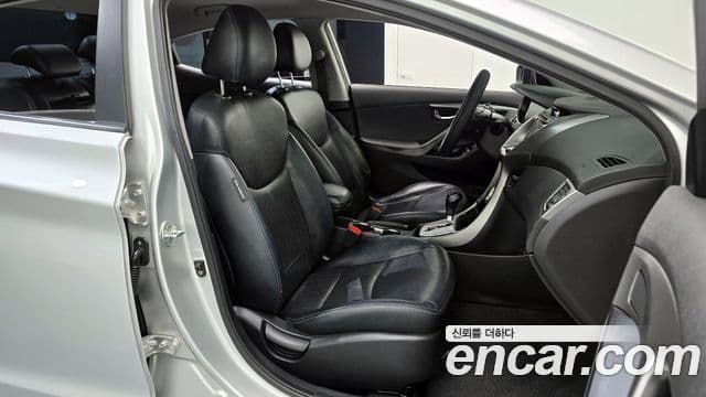 Hyundai Avante MD Premier, 2011 10