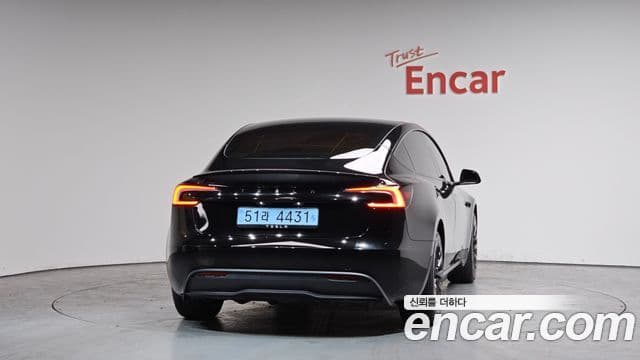 Tesla модель 3, 2025 4