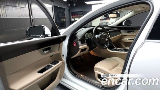 Jaguar XF (X260) 20d Prestige AWD, 2018 10