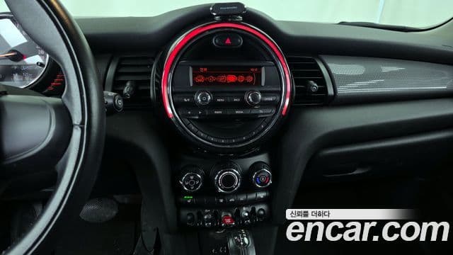 Mini Cooper D 3세대, 2015 14