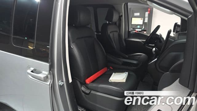 Hyundai Staria Modern, 2025 11