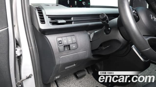 Hyundai Staria Modern, 2025 13