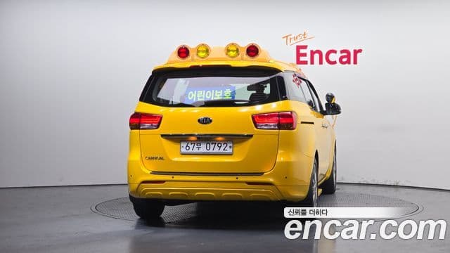 Kia All New Carnival 9인승 Children Escort Vehicle, 2016 4