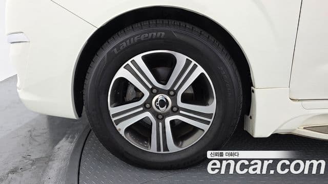 KG모빌리티(SsangYong) Korando 투리스모 4WD 9인승 Adventure 60th Edition, 2015 все фото