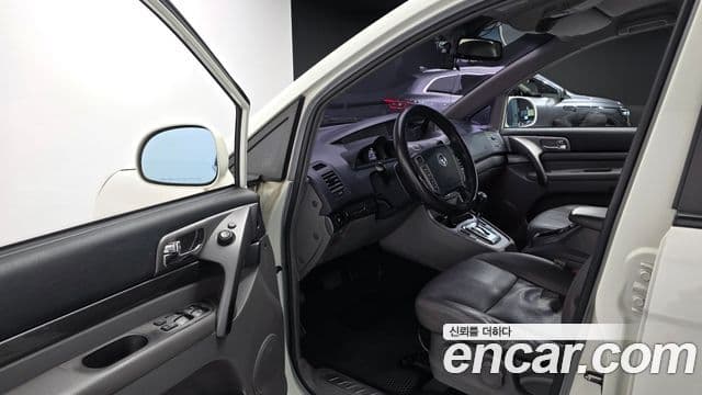 KG모빌리티(SsangYong) Korando 투리스모 4WD 9인승 Adventure 60th Edition, 2015 11