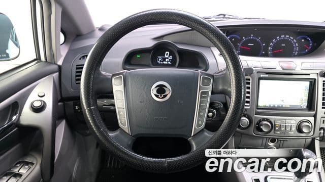 KG모빌리티(SsangYong) Korando 투리스모 4WD 9인승 Adventure 60th Edition, 2015 13