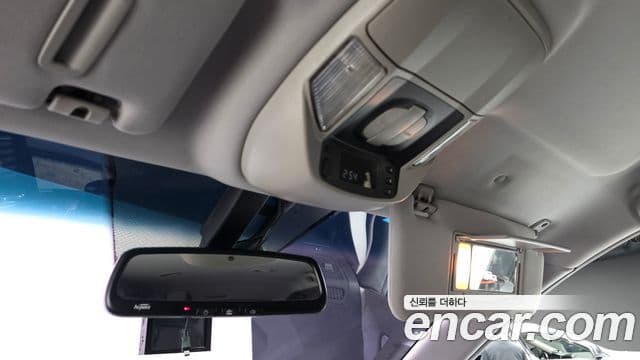 KG모빌리티(SsangYong) Korando 투리스모 4WD 9인승 Adventure 60th Edition, 2015 18