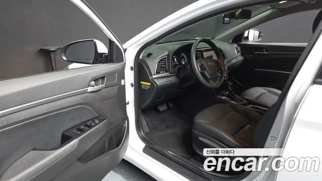 Hyundai Avante AD 1.6 GDI Value Plus, 2017 10