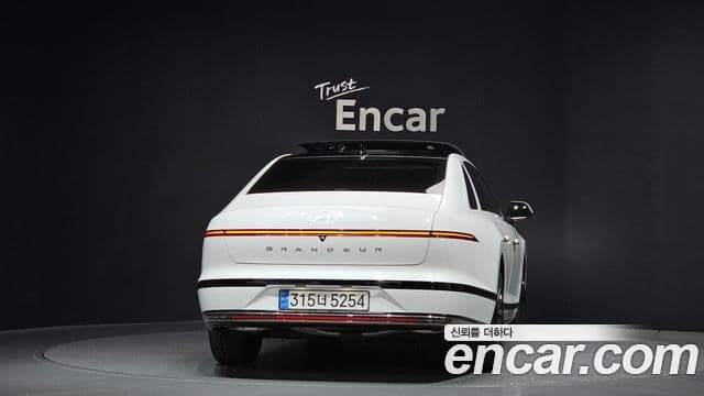 Hyundai Grandeur (GN7) Calligraphy, 2025 4