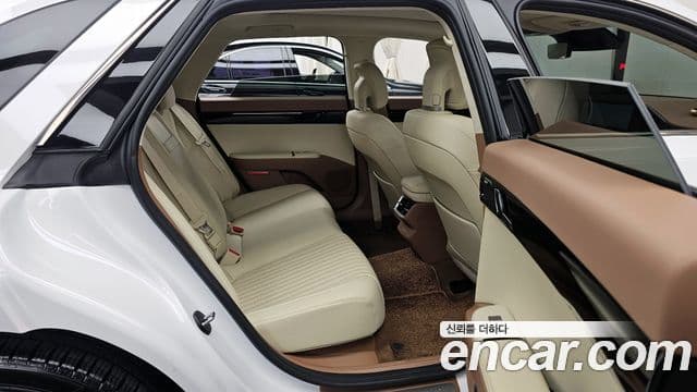 Hyundai Grandeur (GN7) Calligraphy, 2025 12