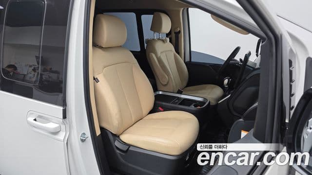 Hyundai Staria Modern, 2025 10