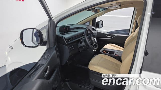 Hyundai Staria Modern, 2025 11