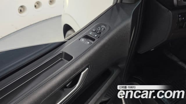 Hyundai Staria Modern, 2025 17