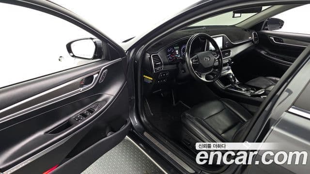 Hyundai Grandeur IG 3.0 LPi Exclusive (арендный автомобиль), 2018 11