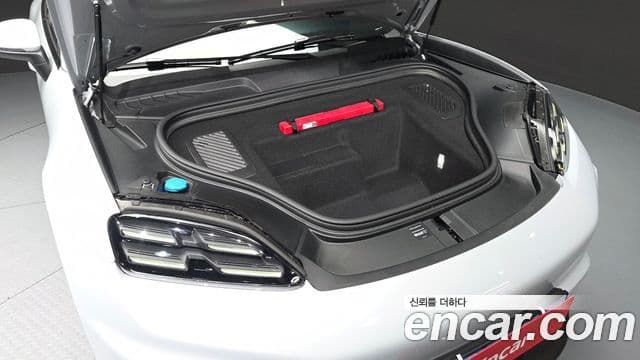 Porsche Macan EV 4S, 2025 6