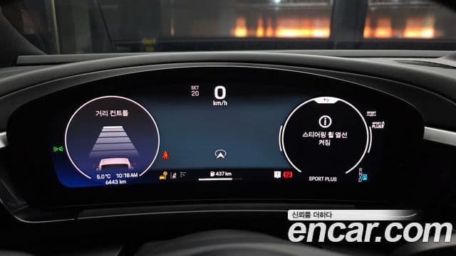 Porsche Macan EV 4S, 2025 8