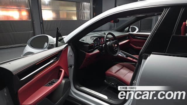 Porsche Macan EV 4S, 2025 10