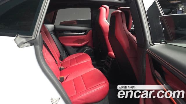 Porsche Macan EV 4S, 2025 12