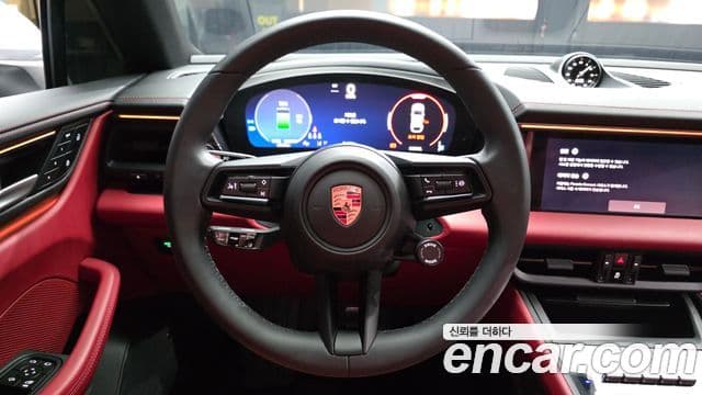 Porsche Macan EV 4S, 2025 13