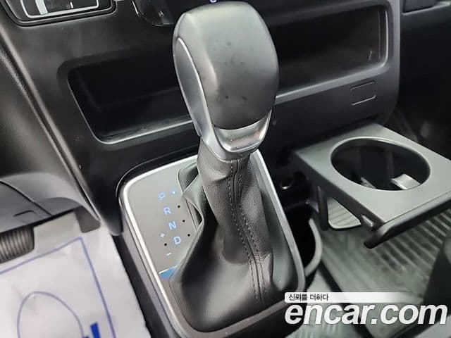 Hyundai Staria Modern, 2025 8