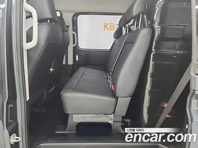 Hyundai Staria Modern, 2025 12