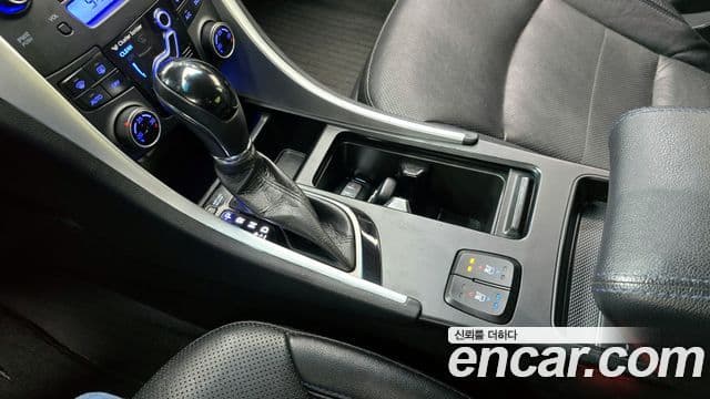 Hyundai Sonata гибрид Premier, 2012 9