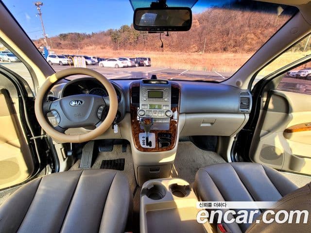 Kia Carnival R Premium, 2013 9