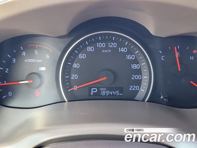 Kia Carnival R Premium, 2013 16