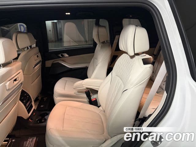 BMW X7 (G07) xDrive 40d M Sport 6인승, 2026 16