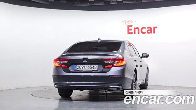 Honda Accord 10세대 2.0 гибрид Туринг (Touring), 2022 4