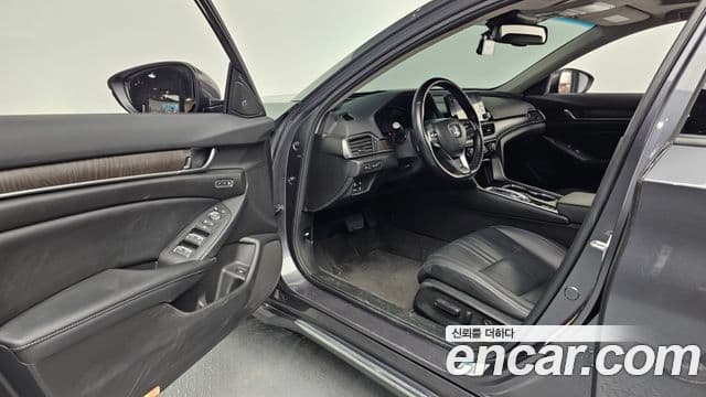 Honda Accord 10세대 2.0 гибрид Туринг (Touring), 2022 10