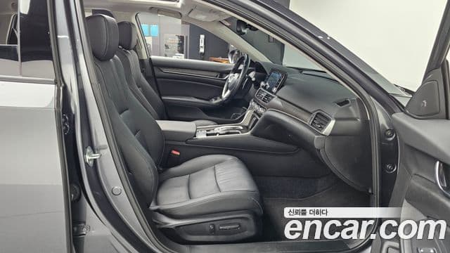 Honda Accord 10세대 2.0 гибрид Туринг (Touring), 2022 11