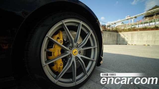 Ferrari 812 슈퍼패스트, 2018 все фото