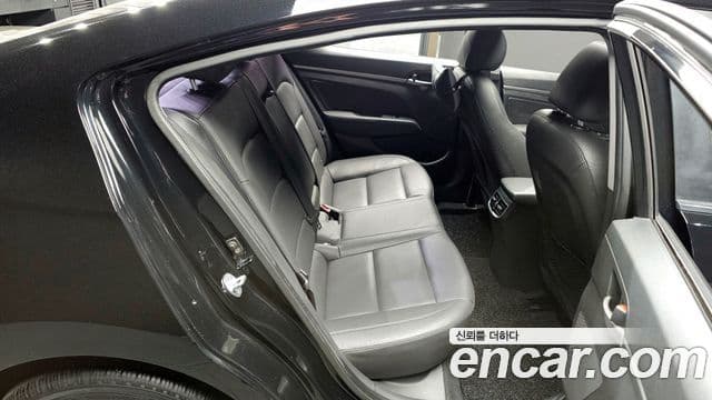 Hyundai Avante AD Special, 2016 11