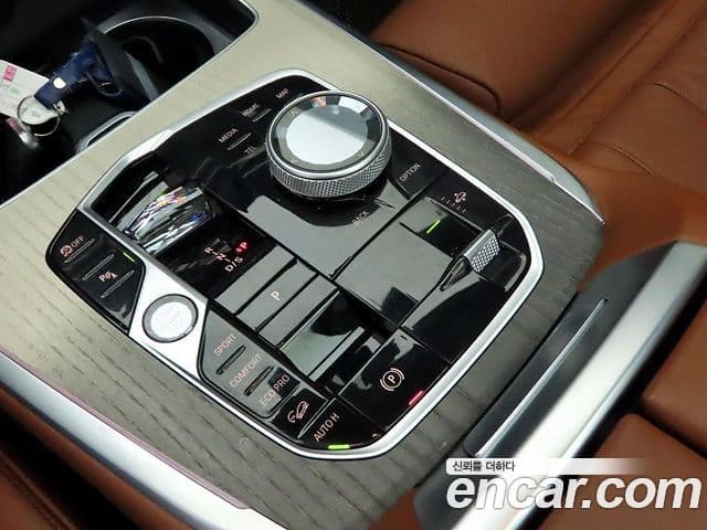 BMW X7 (G07) xDrive 40i Design Pure Excellence 6인승, 2025 10