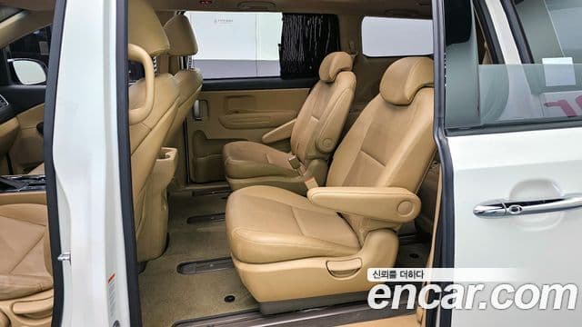 Kia The / новый New Carnival Luxury, 2019 12