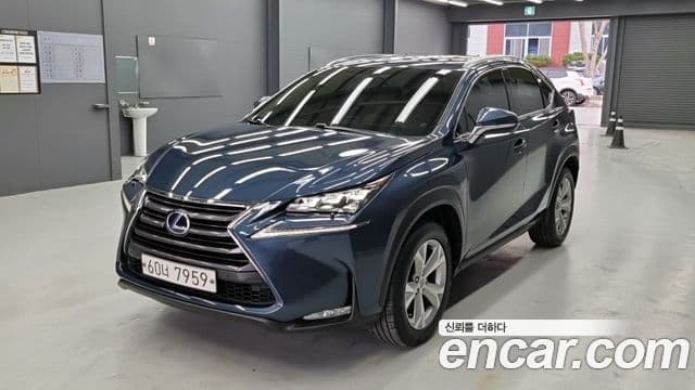 Lexus NX300h Executive, 2015 1