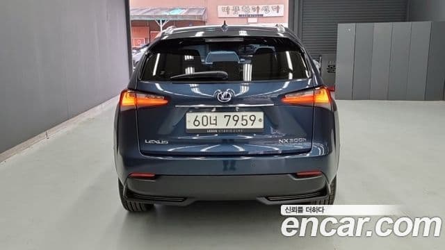 Lexus NX300h Executive, 2015 4