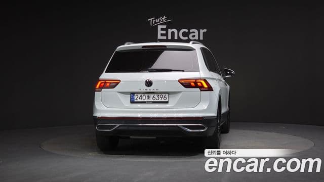 Volkswagen Tiguan 2세대 Premium, 2023 4
