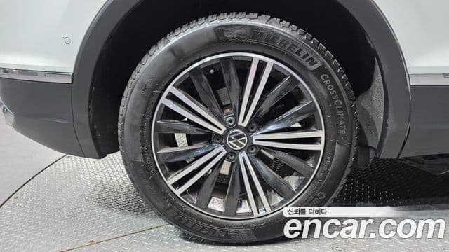 Volkswagen Tiguan 2세대 Premium, 2023 все фото